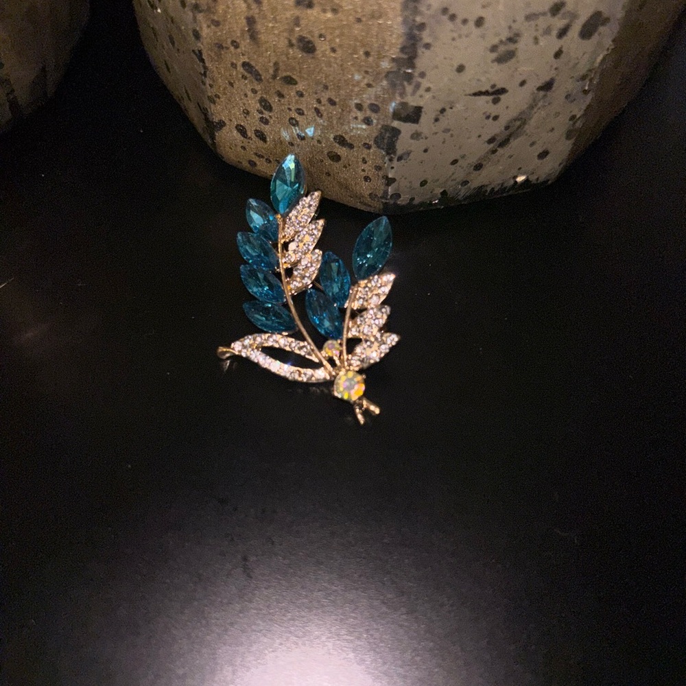 Elegant Gold and Green Leaf Brooch